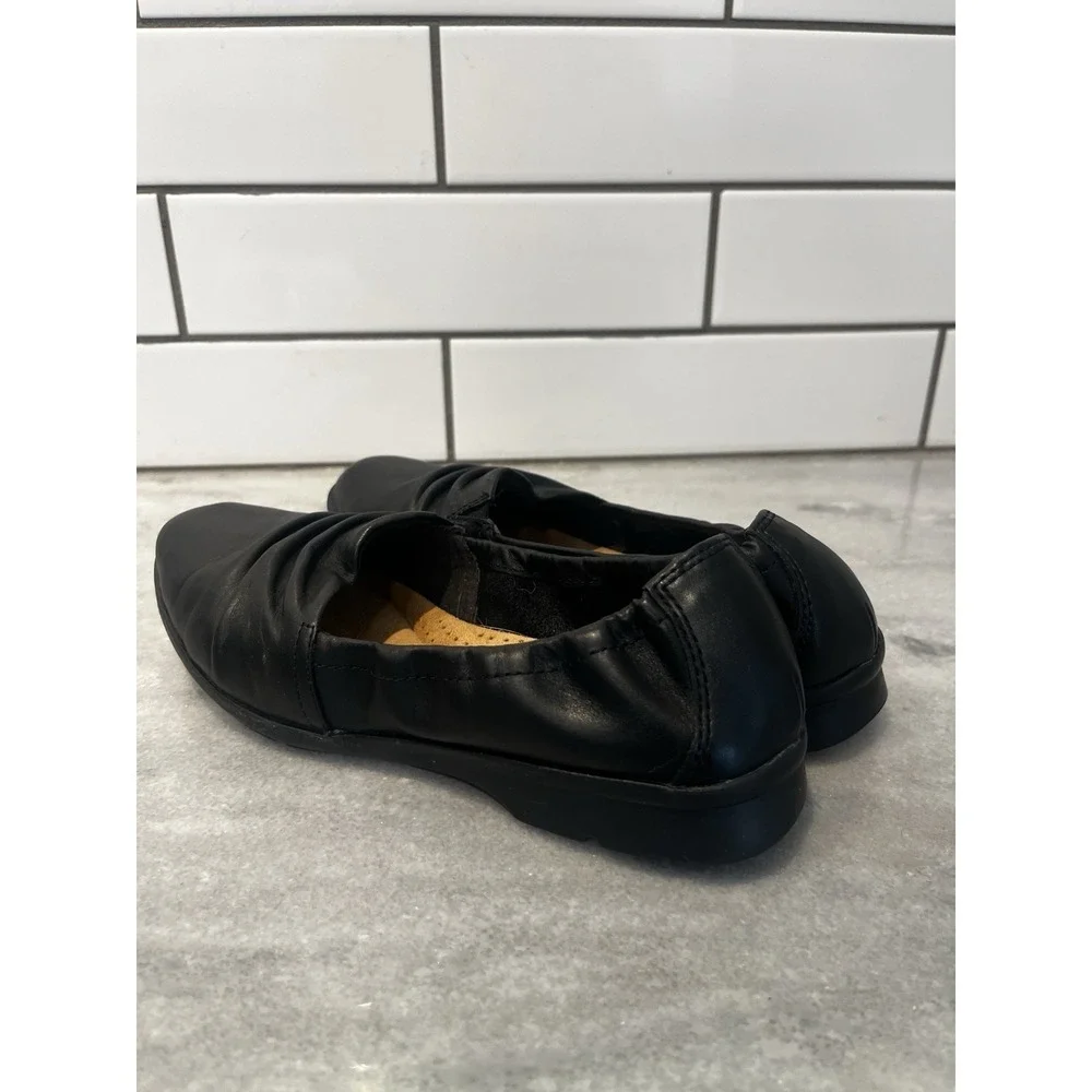 Clarks Black soft Leather Jenette Ruby Ruched Vamp Comfort stretch Flats‎ Size 7